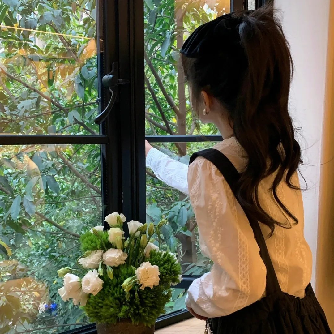 小犬与女孩海报